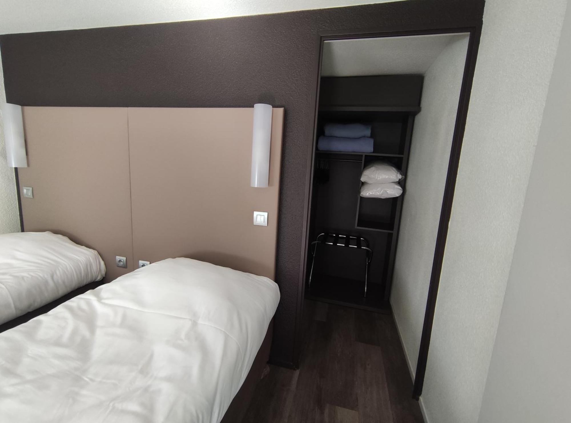 Campanile Sable-Sur-Sarthe Vion Hotel Exterior foto